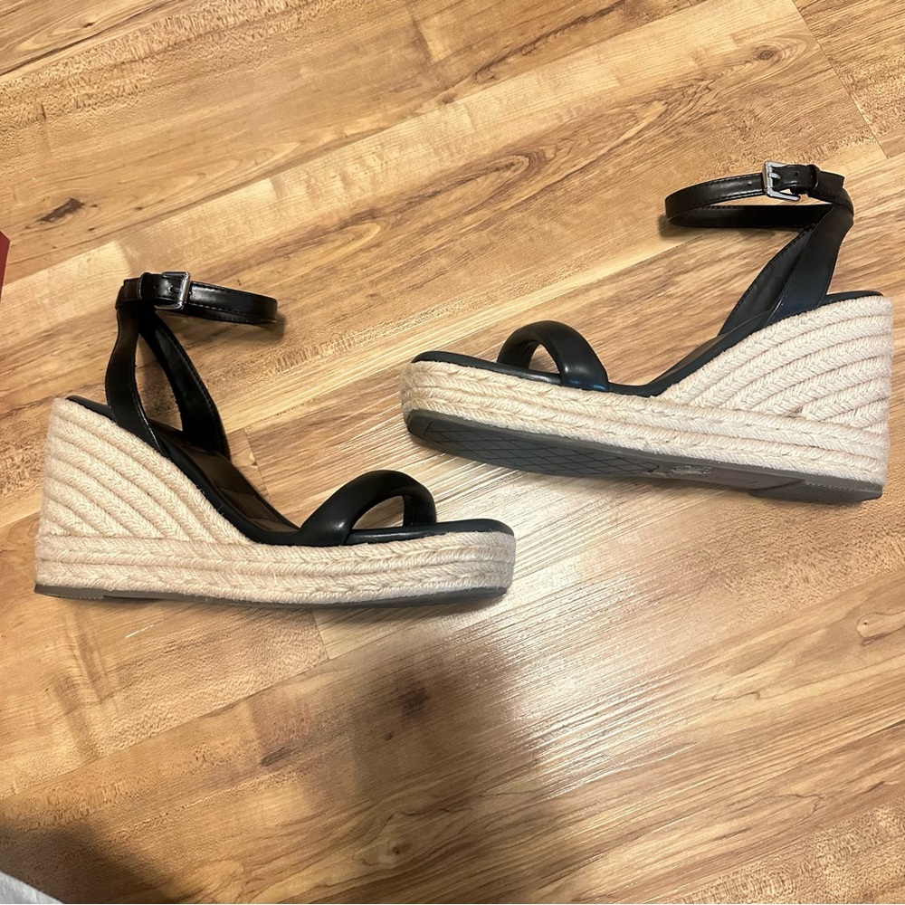 Kelly & Katie Sandals